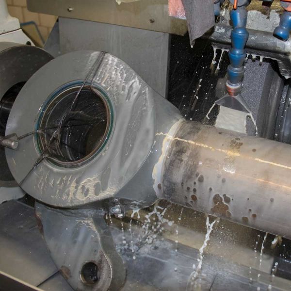 Kolbenstange rundschleifen