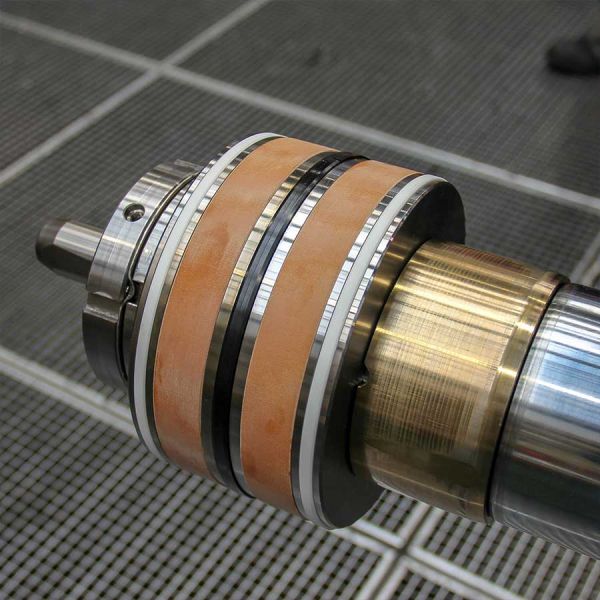 Kolbendichtung+mit+Führungsbänder+montiert