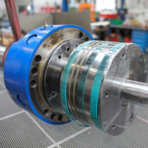 Revision Hydraulikzylinder Kraftwerk Linth Limmern, Schenker Hydraulik AG