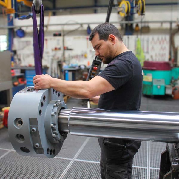 Revision Hydraulikzylinder Kraftwerk Linth Limmern, Schenker Hydraulik AG