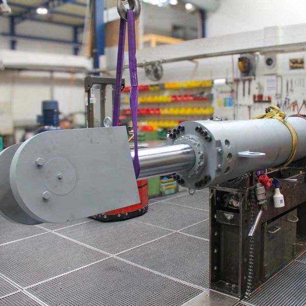 Revision Hydraulikzylinder Kraftwerk Linth Limmern, Schenker Hydraulik AG