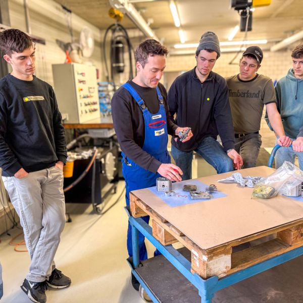 Besuch Berufsschule Sursee Schenker Hydraulik AG