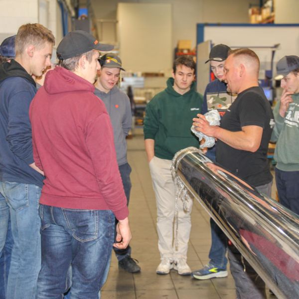 Besuch Berufsschule Sursee Schenker Hydraulik AG