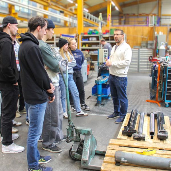 Besuch Berufsschule Sursee Schenker Hydraulik AG