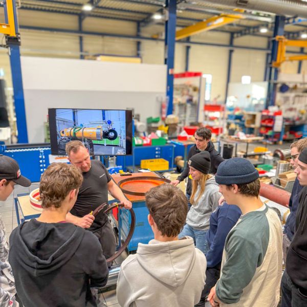 Besuch Berufsschule Sursee Schenker Hydraulik AG