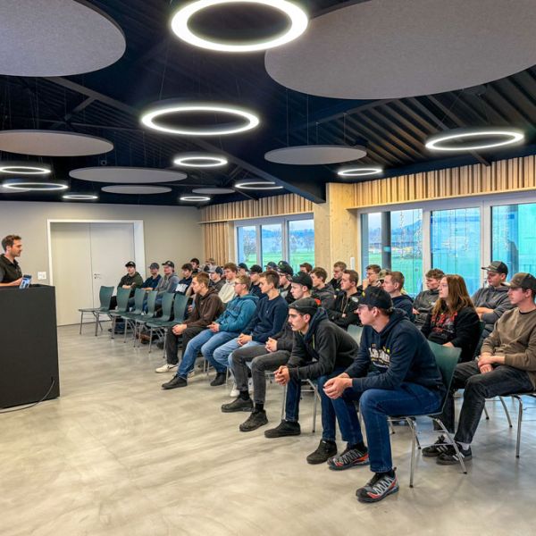 Besuch Berufsschule Sursee Schenker Hydraulik AG