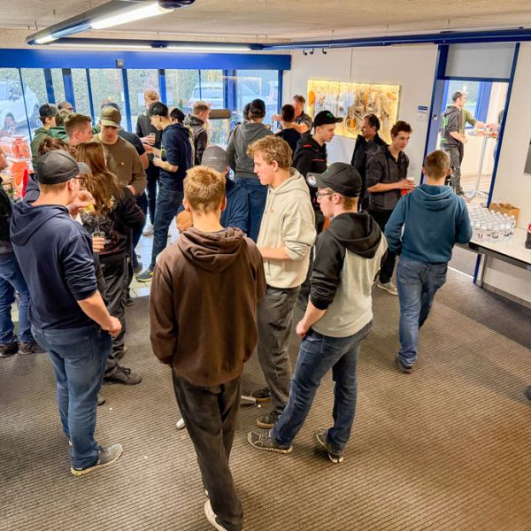 Besuch Berufsschule Sursee Schenker Hydraulik AG