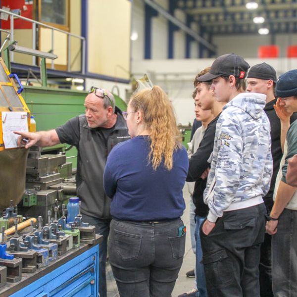 Besuch Berufsschule Sursee Schenker Hydraulik AG