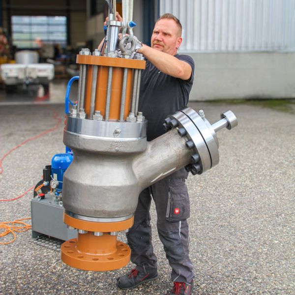 Revision Bypassventile Pumpspeicherwerk Limmern - Schenker Hydraulik AG