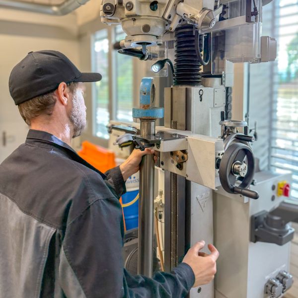 Zentrumschleifmaschine Schenker Hydraulik Hartchromwerk